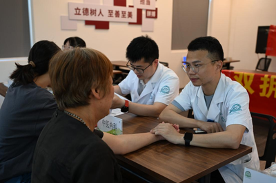 西湖區(qū)留下街道開(kāi)展“雙擁義診行,軍民健康情”愛(ài)心義診活動(dòng)